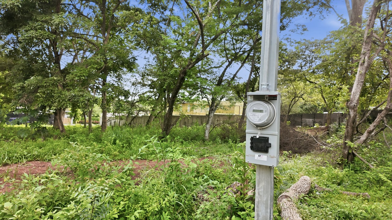 1,000 M2 Coastal Lot with Permits – Playa Grande 