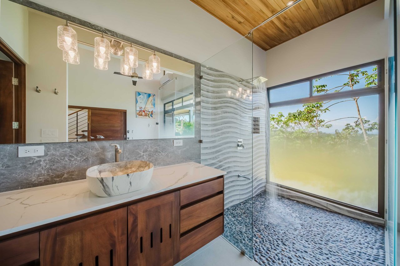 Guest House and Infinity Pool Ocean View Luxury Estate