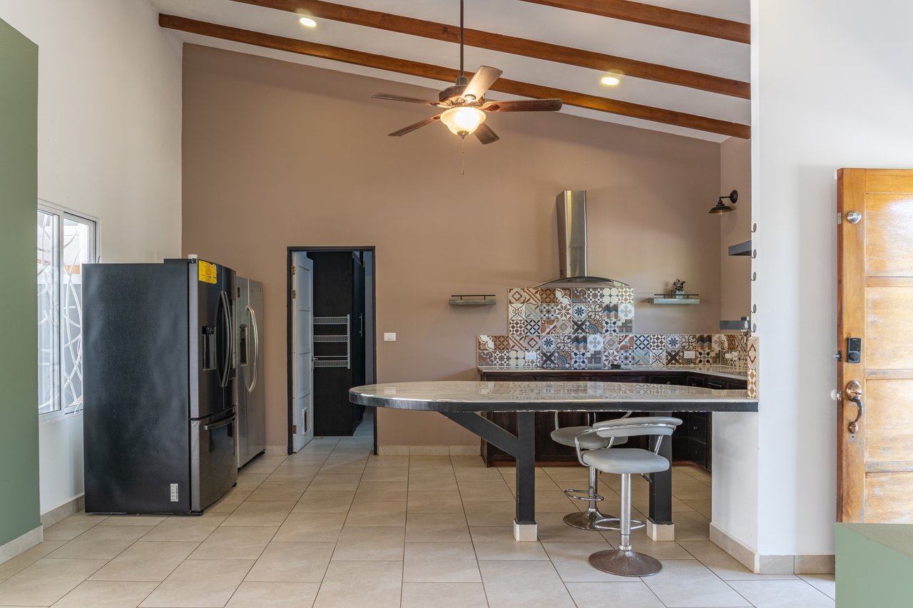 Casa Congo / Barrio Los Monos , Sámara, Guanacaste