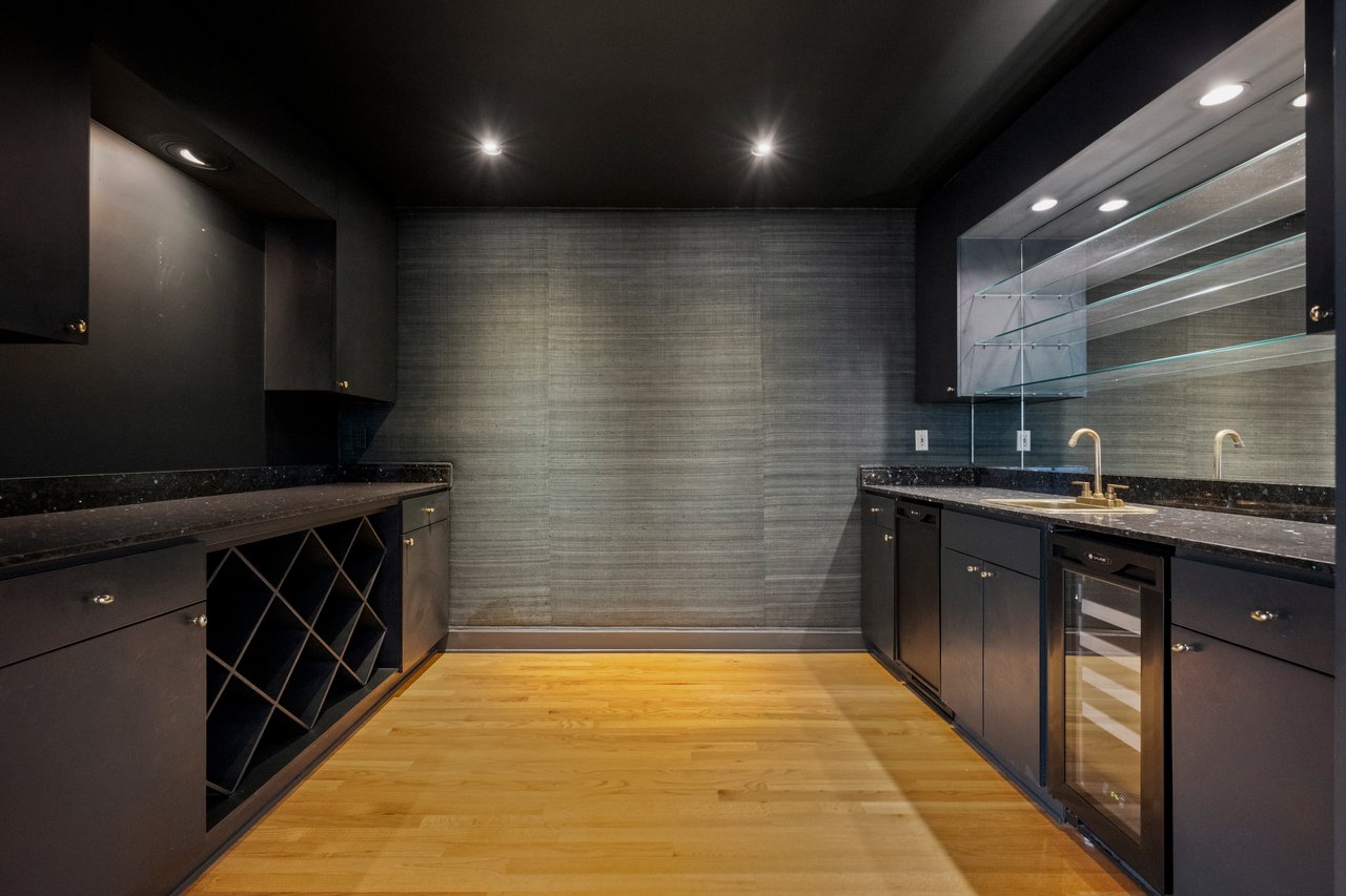 One of a Kind in West Lake Hills