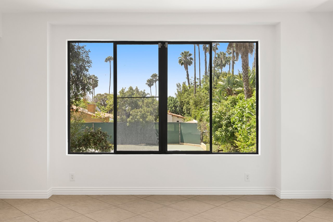 1121 La Collina Drive