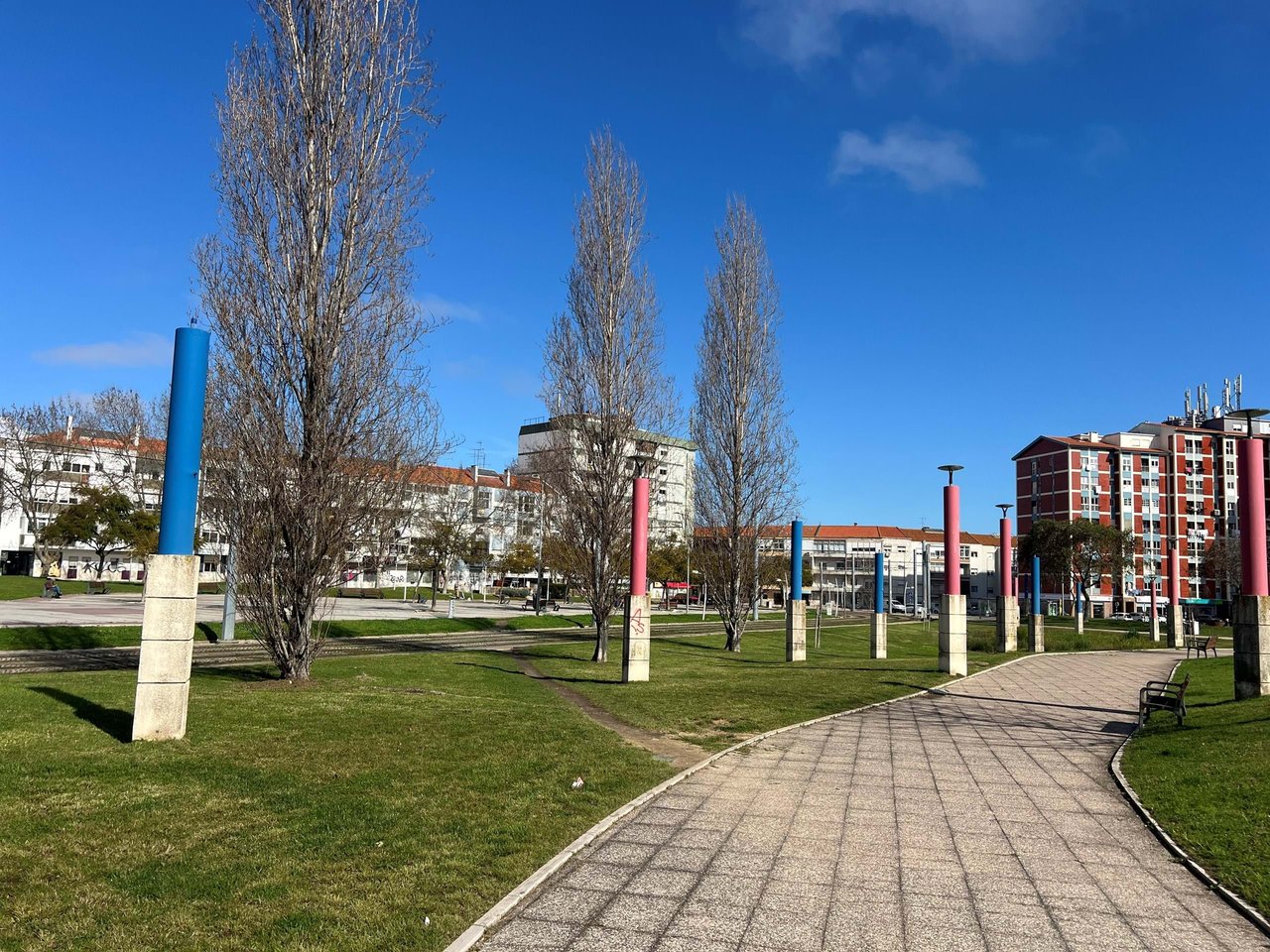 Prime Commercial Space Near Lisbon – Tenant in Place – 5% Annual Return