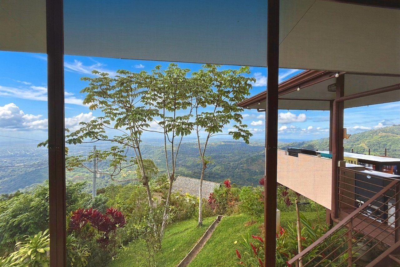 Ocean-View 3-Bedroom Home with 1-Bed Guesthouse, Pool & Spectacular Panoramic Views of Osa Peninsula in Balsar above Ciudad Cortés Costa Rica