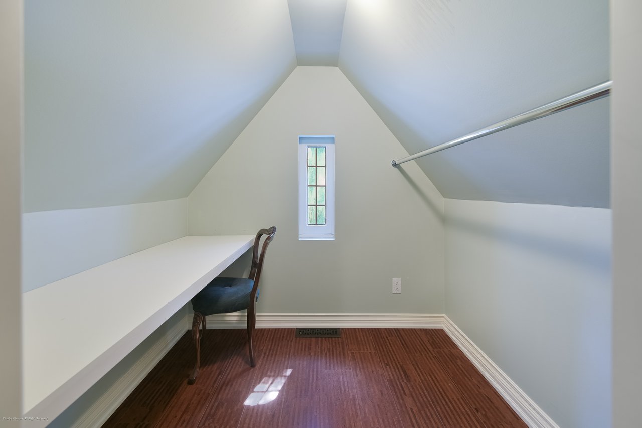 Moore Park 5 Bedroom on Lush Lot