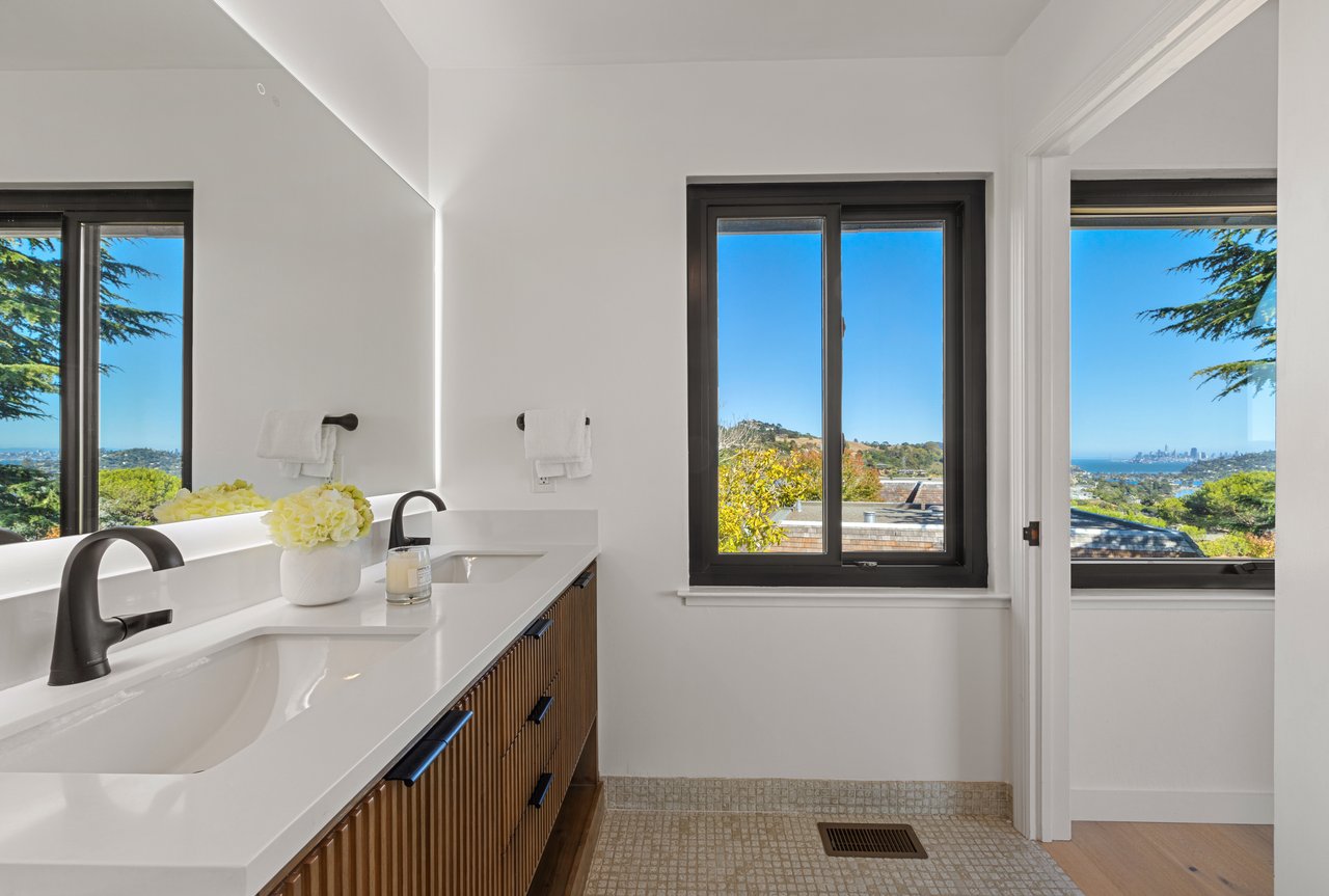 Stylish View Home on a Cul-De-Sac