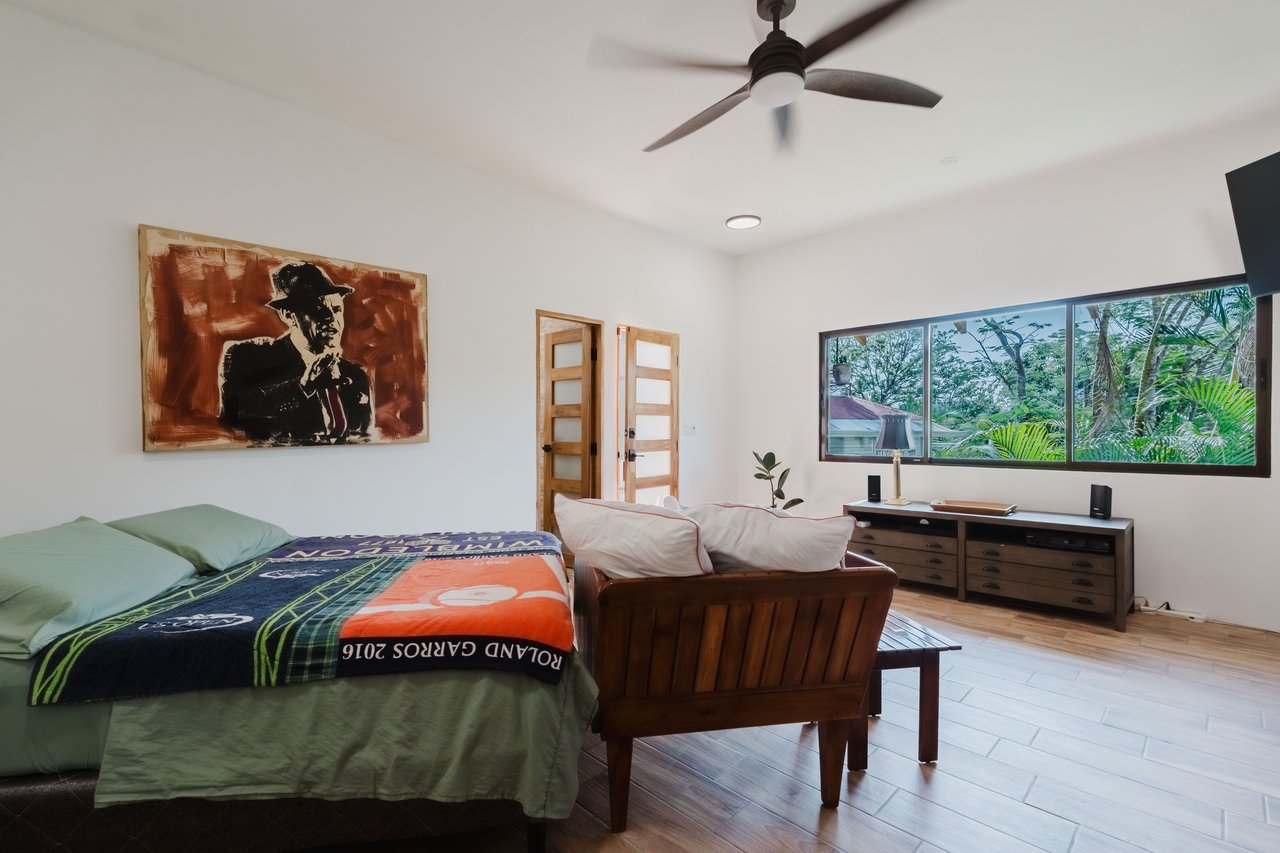 Casa Iguana - Fully Renovated Home Minutes from Marina Pez Vela 