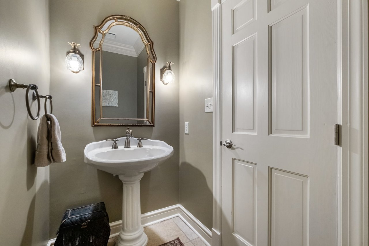 913 Highlander Circle