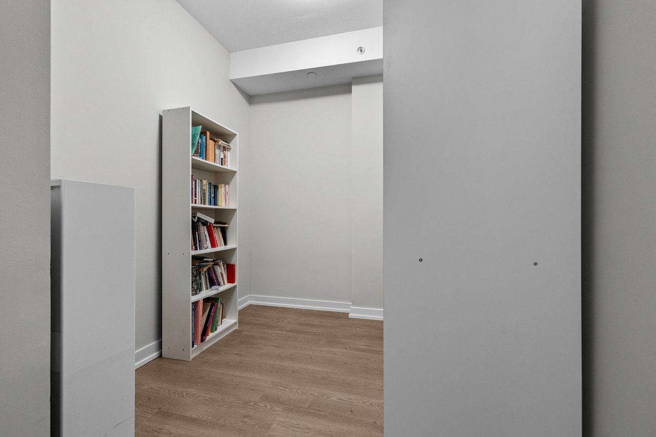 210 Simcoe Street Suite 607