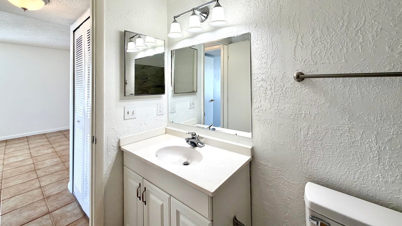 Spacious Ground-Floor Apartment for Lease in Winter Springs
