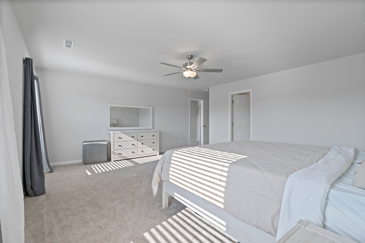 5 BEDROOMS! 3 BATHROOMS! ALMOST BRAND NEW!