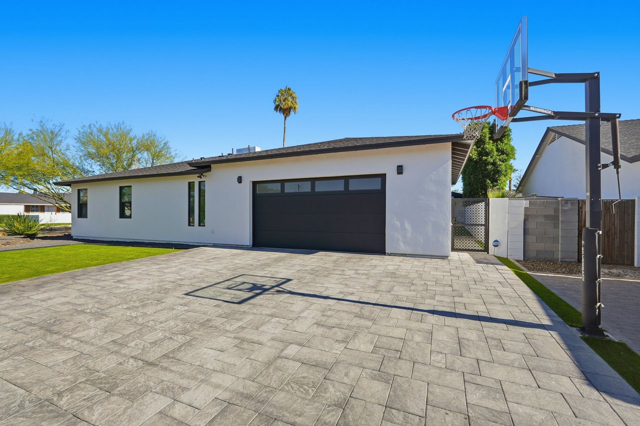 3901 E WELDON Avenue