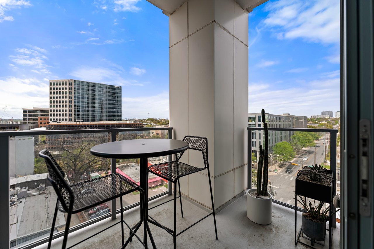 501 West Ave #704