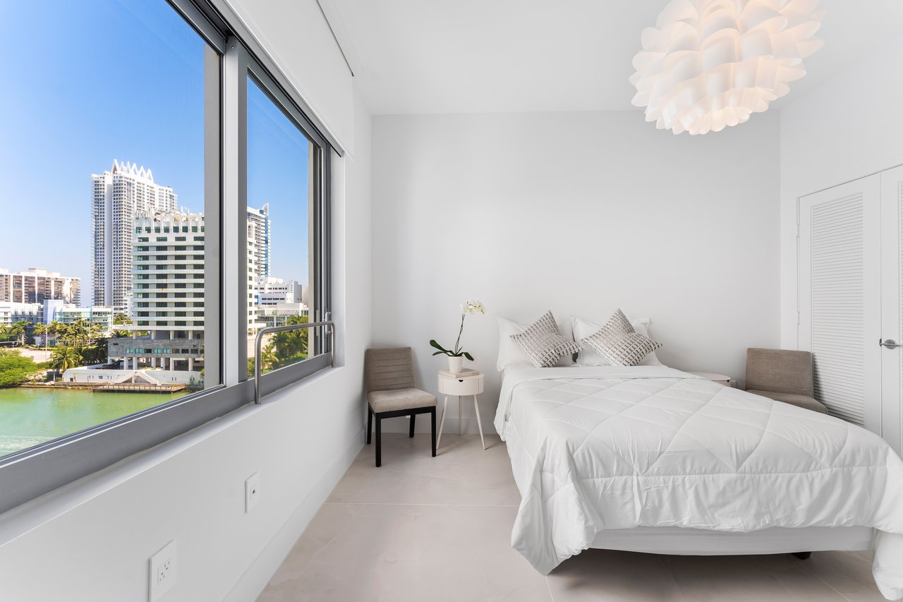 Aqua Gorlin Residence 703