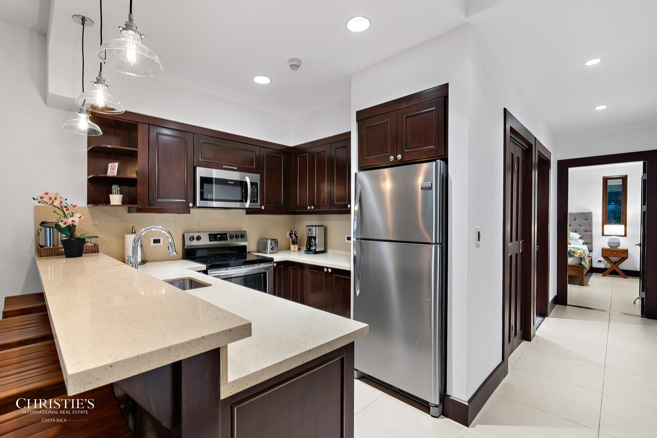 360 - 307 Splendor Condo