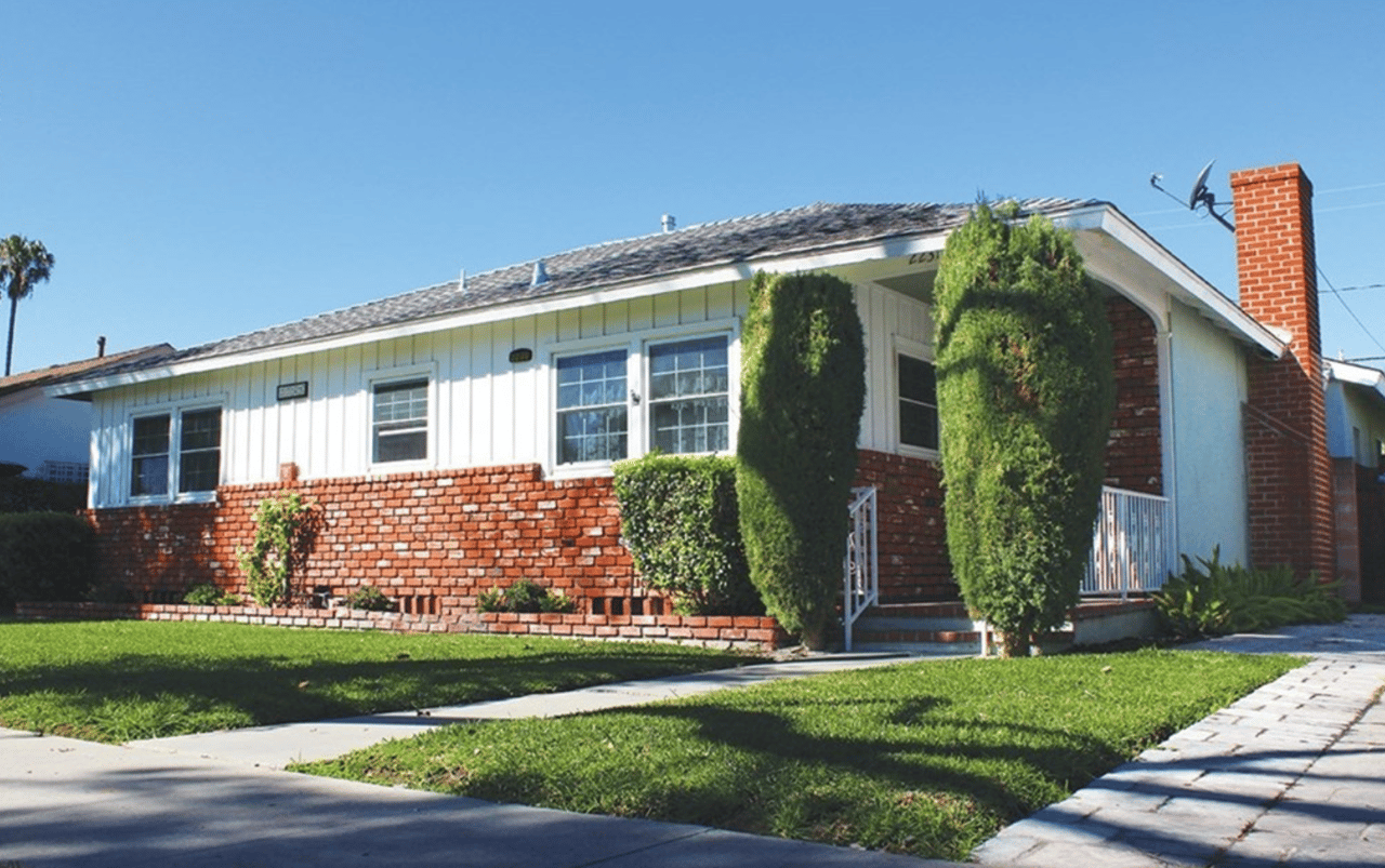 2231 Lomina Ave