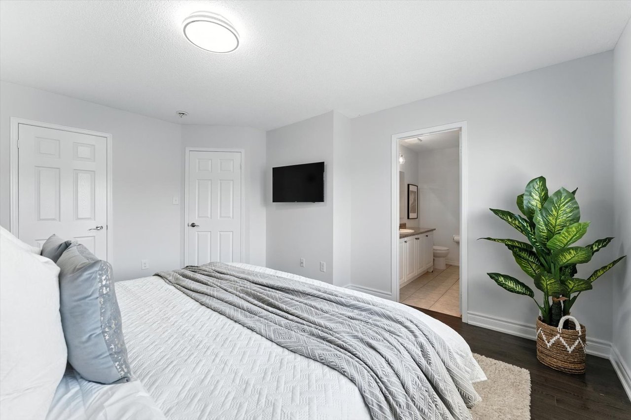 17 Holroyd St