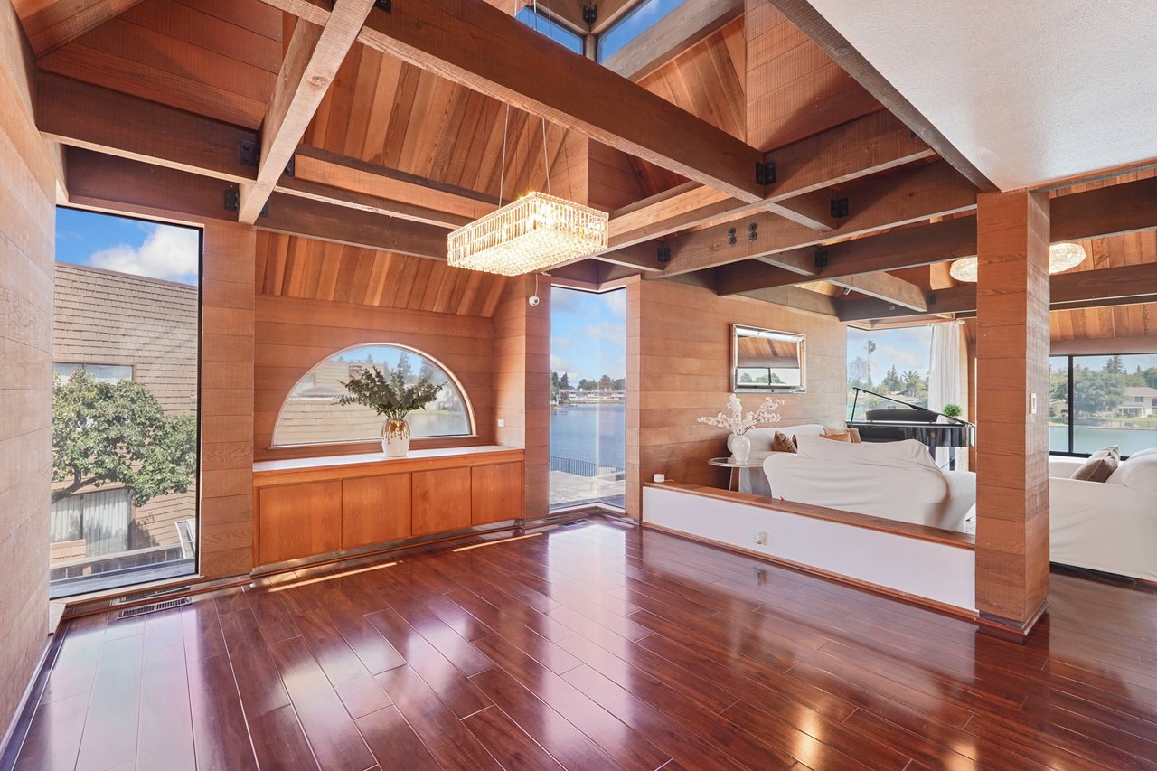 3845 Peninsula Ct