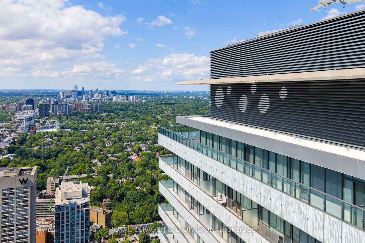 SKY-HGH LIVING PENTHOUSE