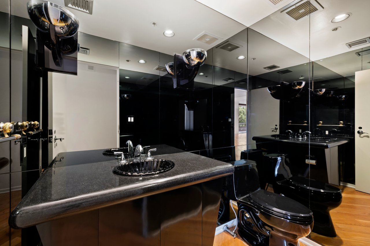 10430 Wilshire Blvd #202, Westwood