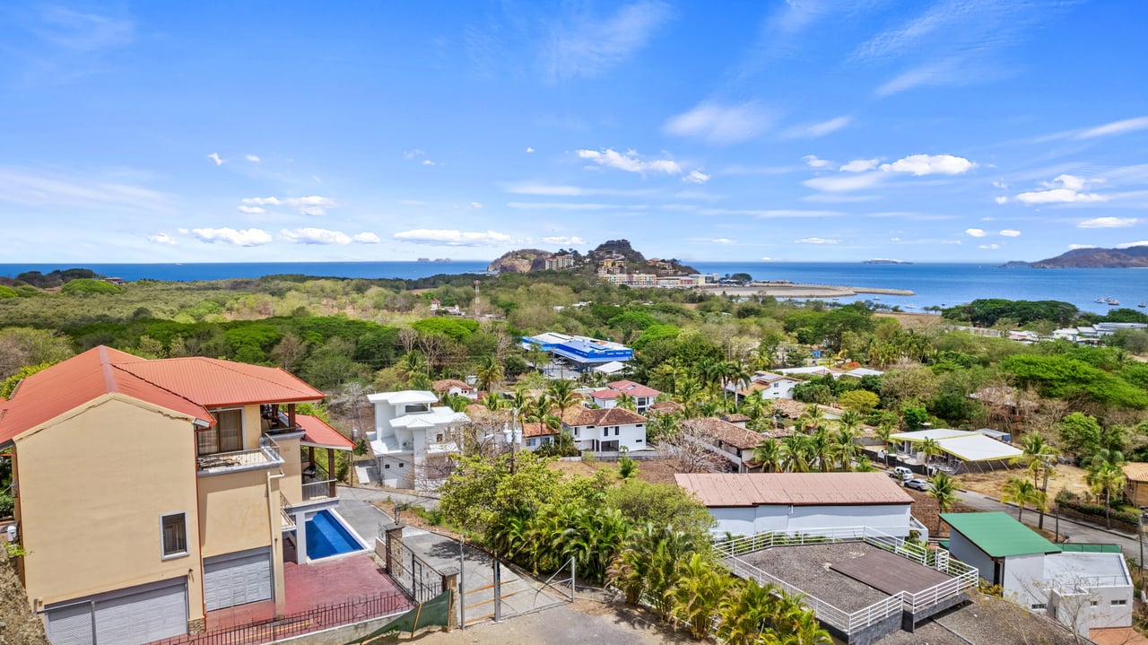 Casa Omega | Ocean View Apartment Complex in Altos de Flamingo