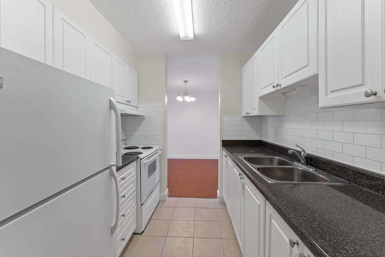 10330 Yonge Street W 707