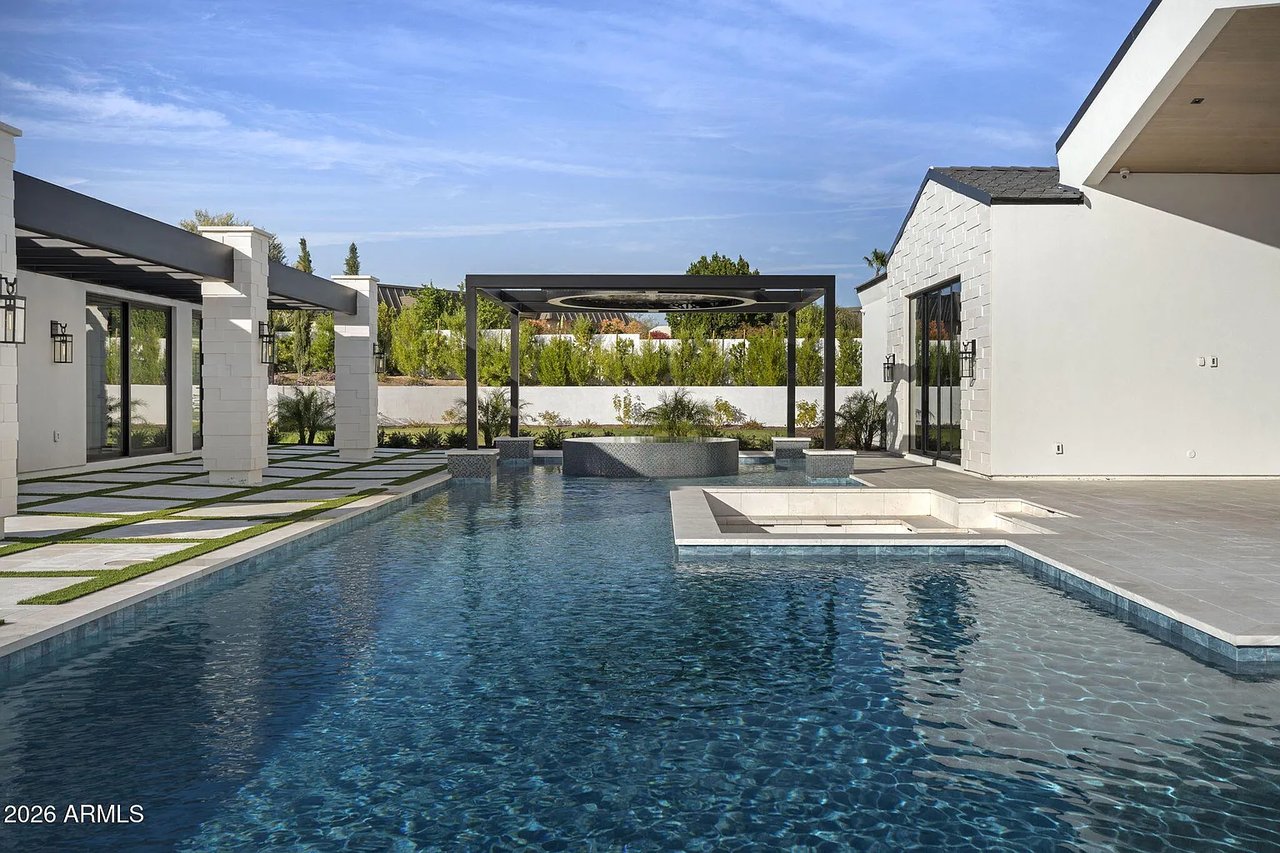 4534 E PEBBLE RIDGE Road