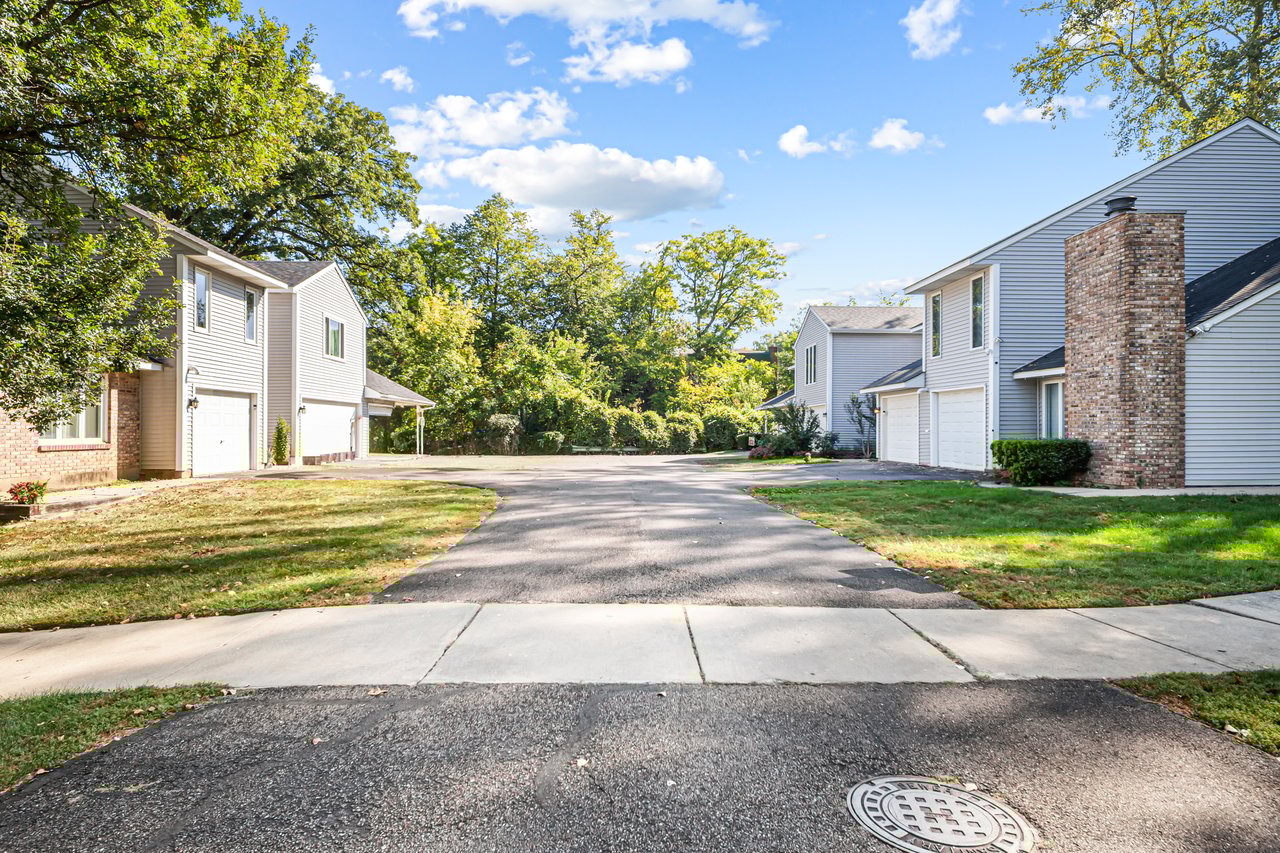 1953 Charles Ln