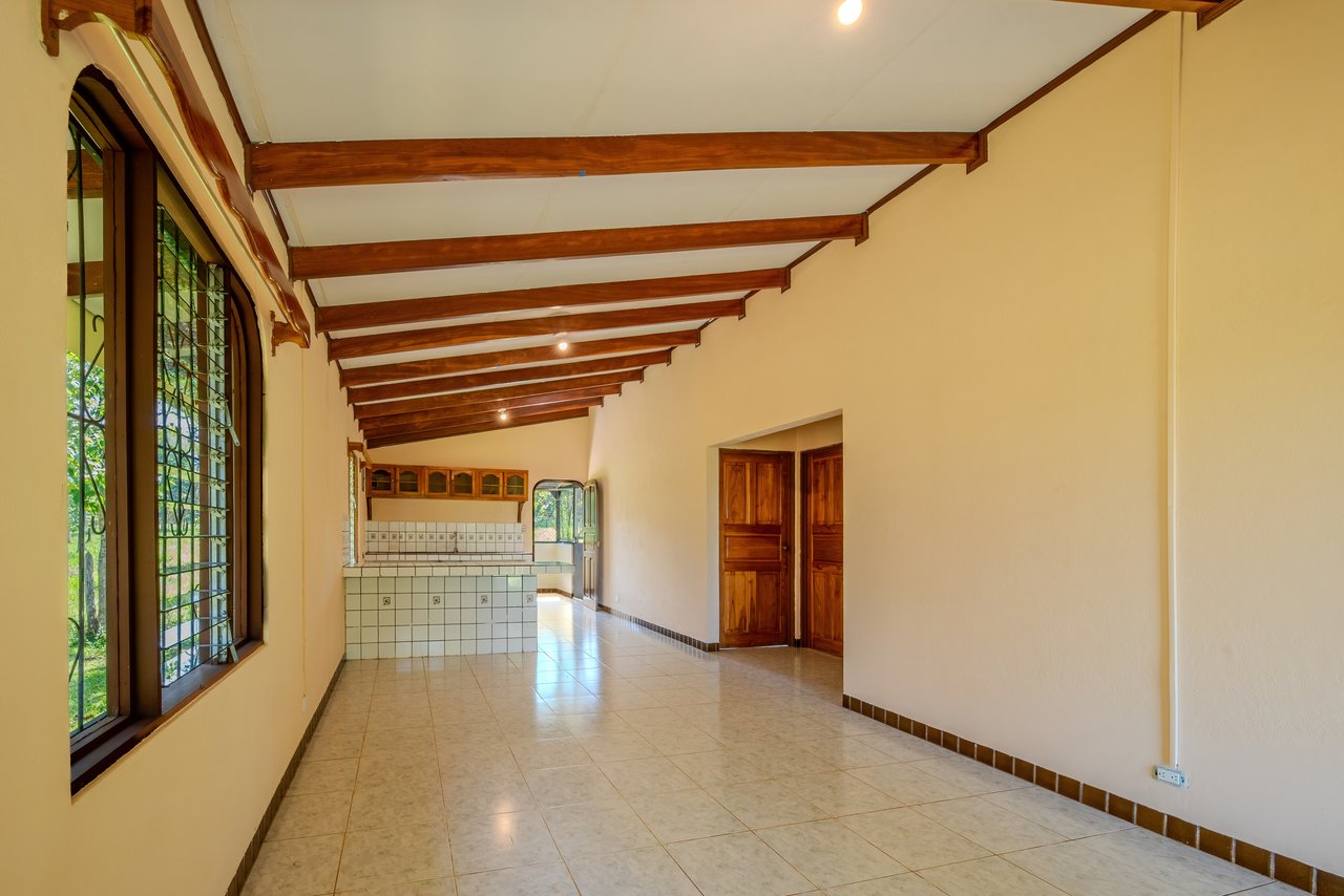 Vista Serena, beautiful House surrounded by nature in Villa Nueva de Quepos