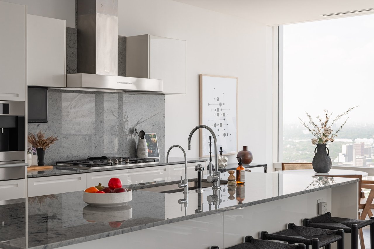 Suite 6104- 180 University Avenue