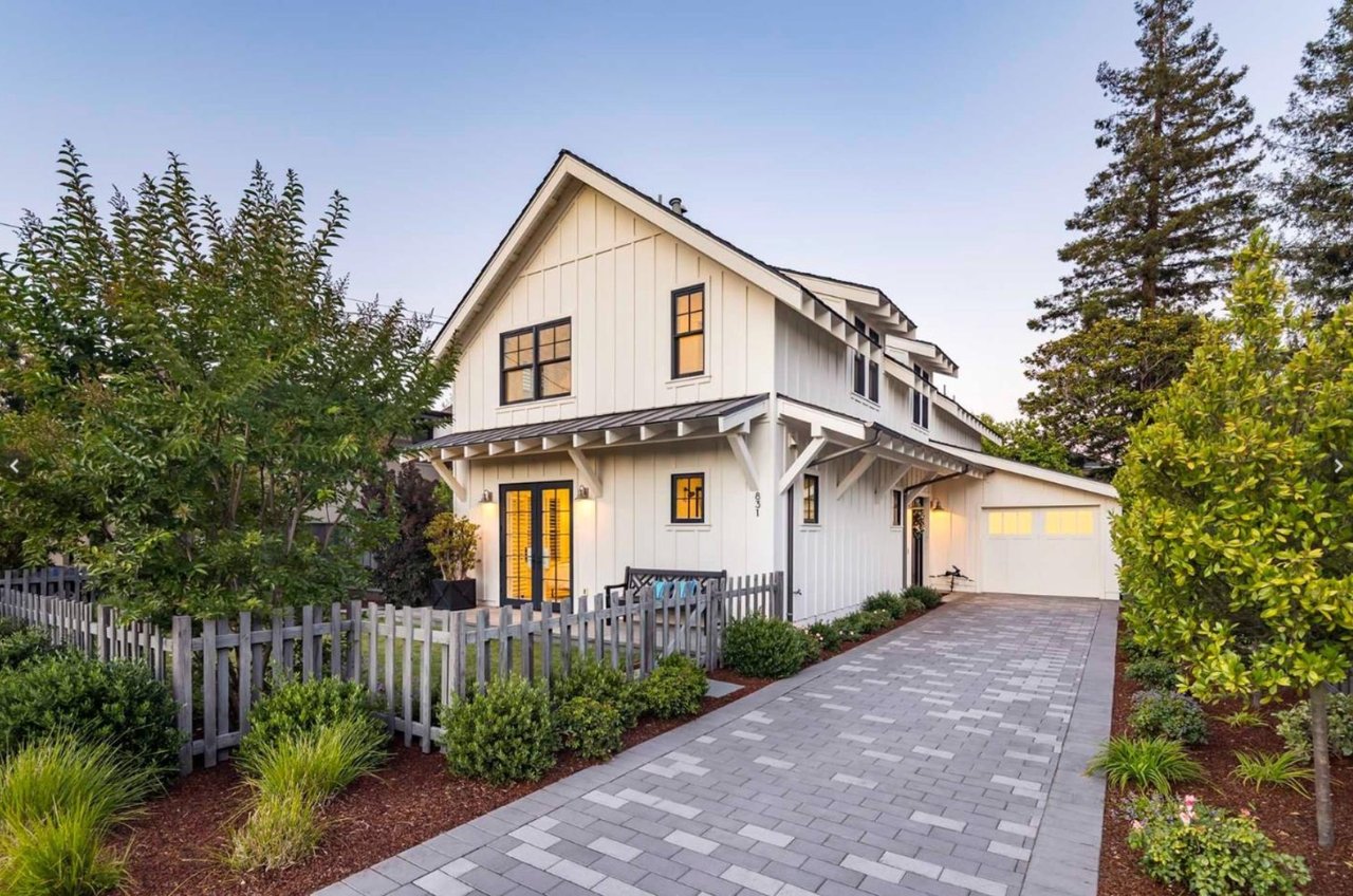 831 Chimalus Dr