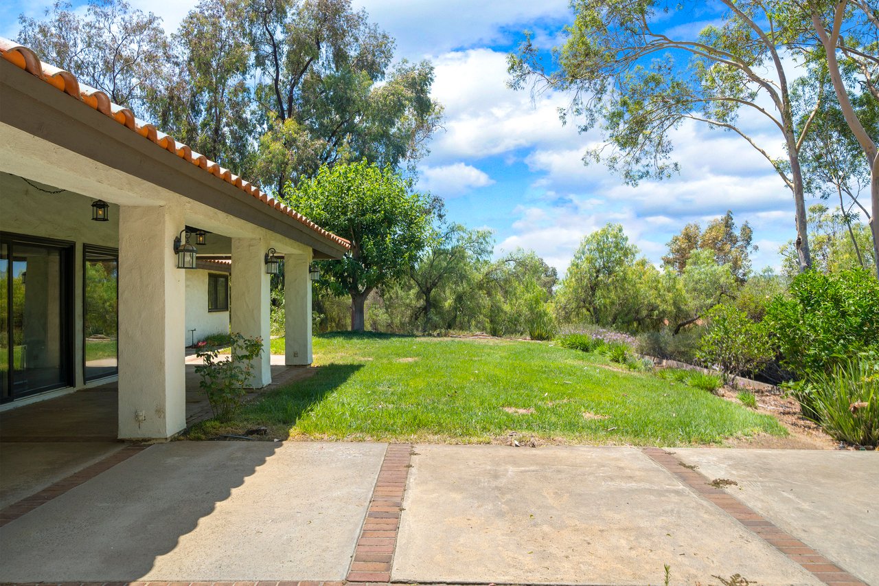 38785 Avenida Bonita