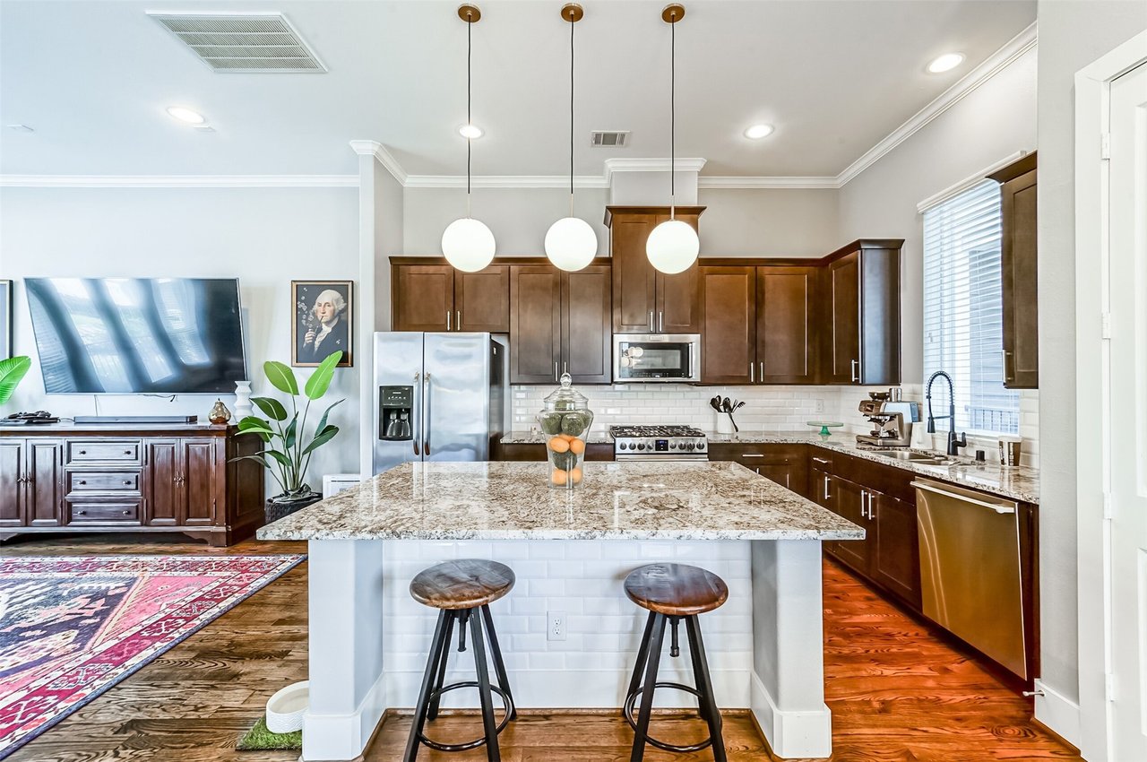 258 W 28th St