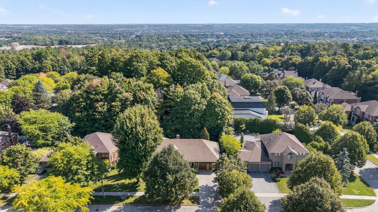 6 Falling Leaf Crt, Aurora