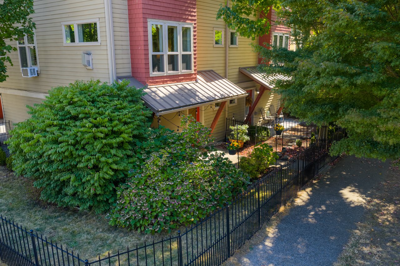 Green Lake Living: A Tranquil Townhome Retreat