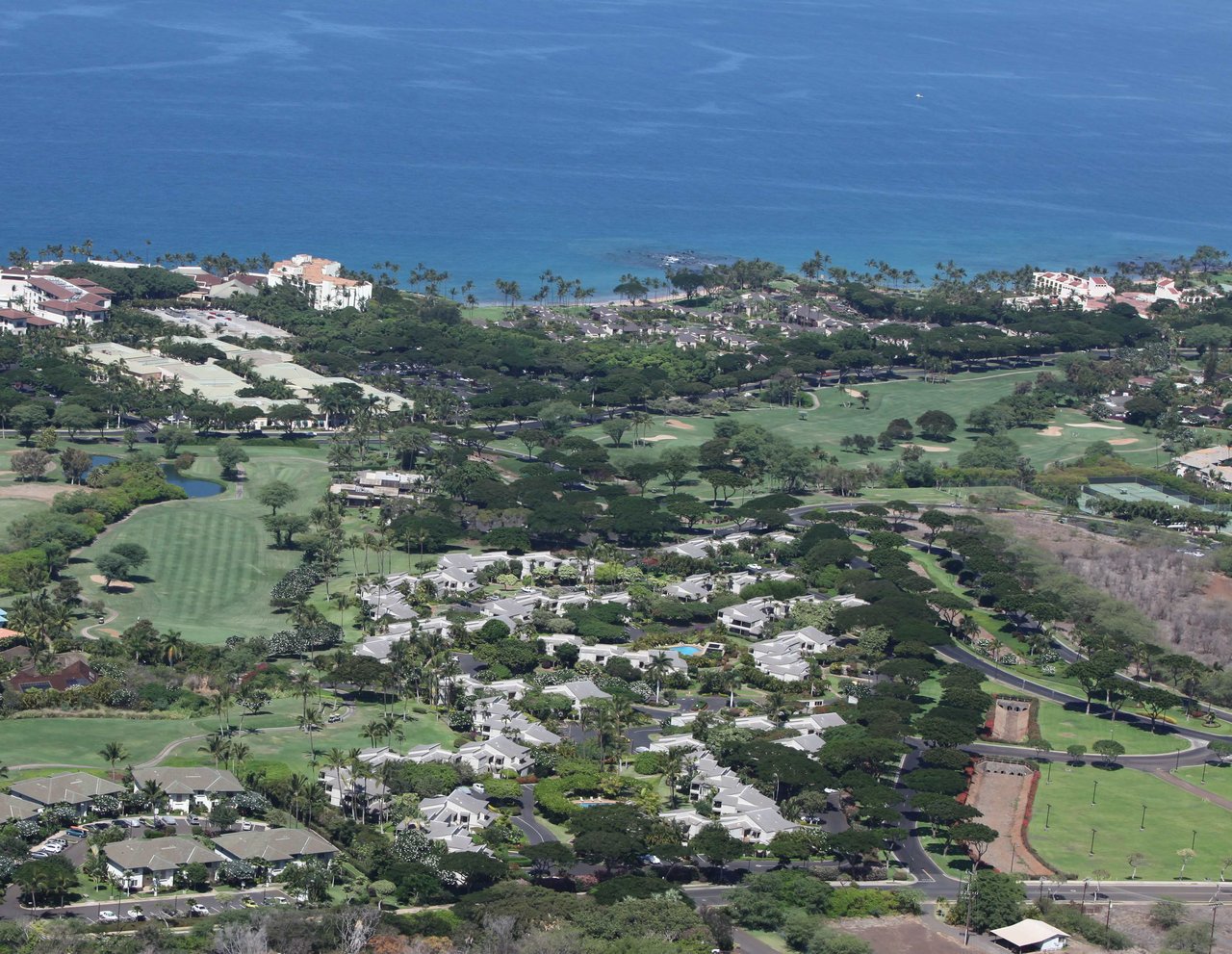 aerial image of wailea ekolu showing the wailea blue course and pacific ocean