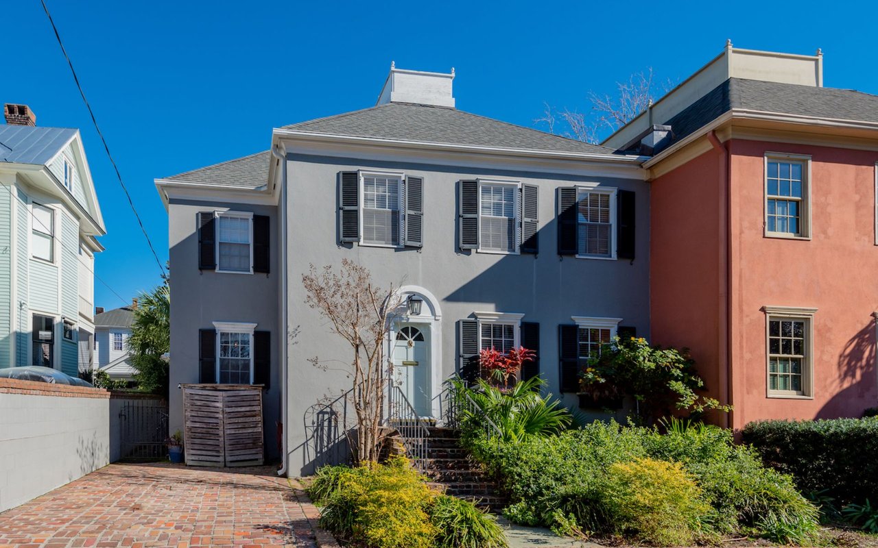 Charming South of Broad Home – 2 1/2 Colonial Street