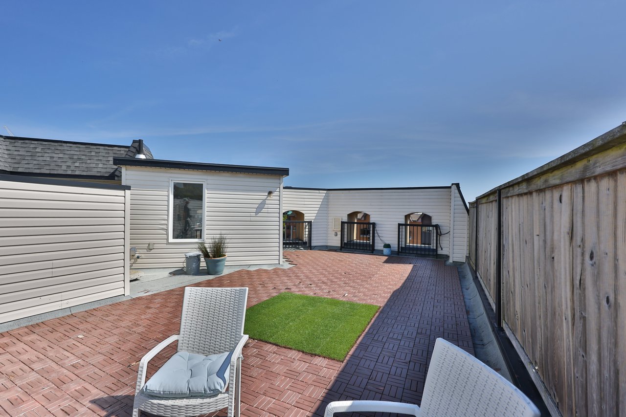 8-120 Bronte Road, Oakville 