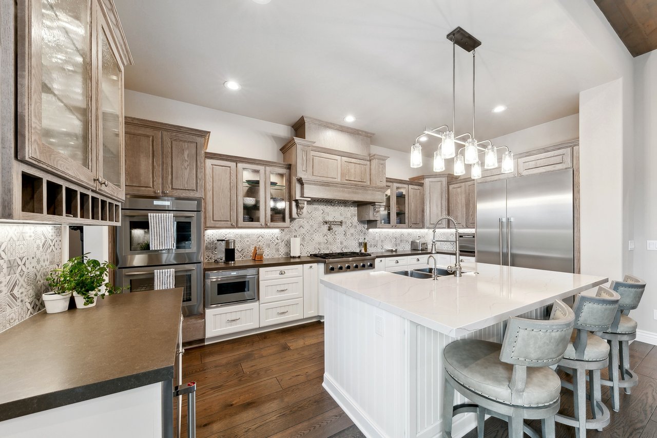  Luxury Home Just Listed in Montreux Golf and Country Club-Parc Foret