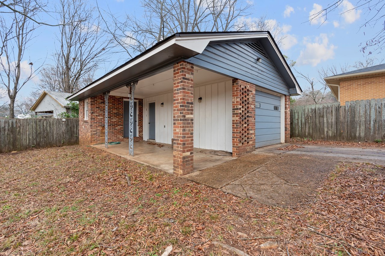 Beautiful Home with Updated Kitchen Near Downtown Huntsville!