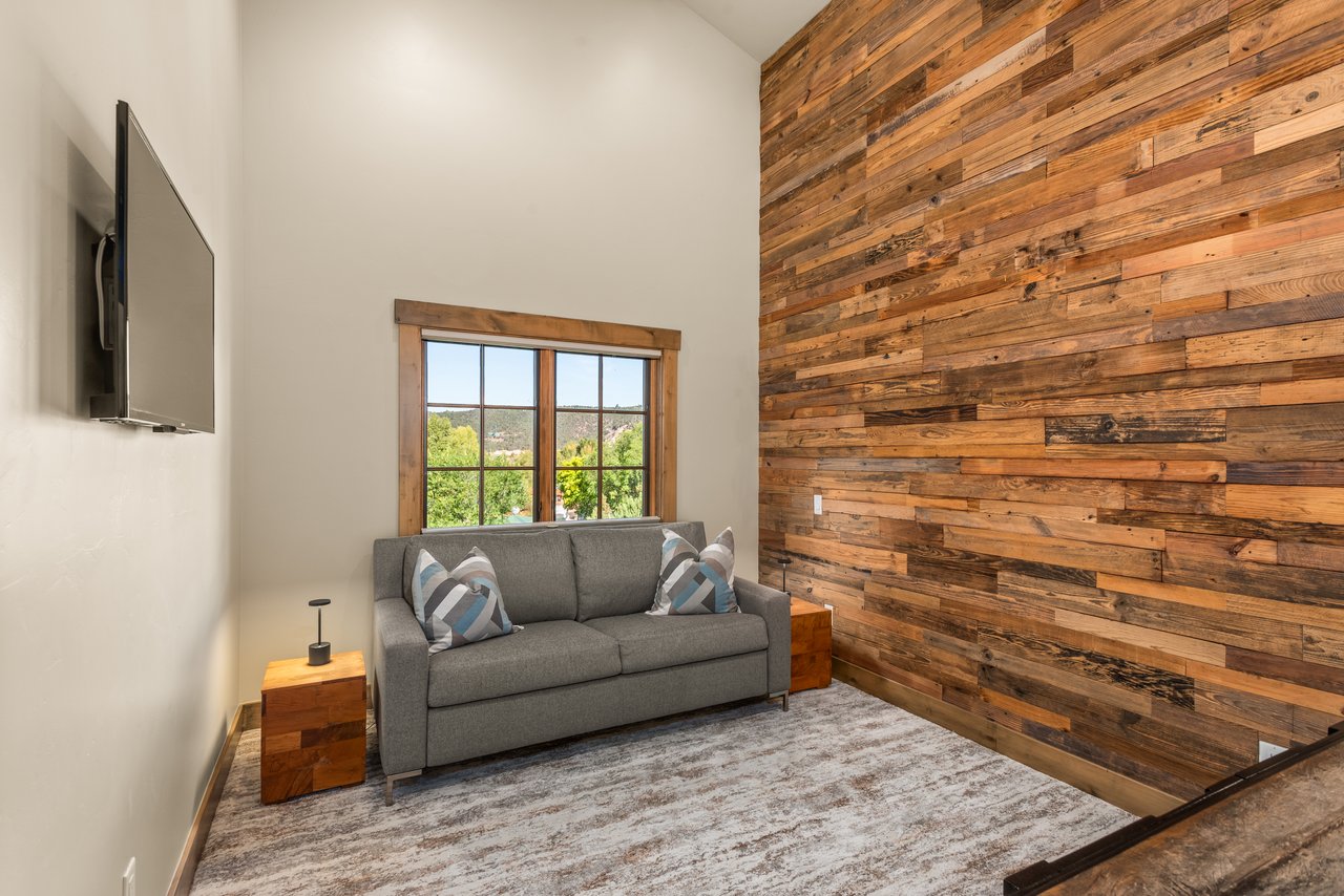 Shadowrock Townhome with Stunning Mountain Views
