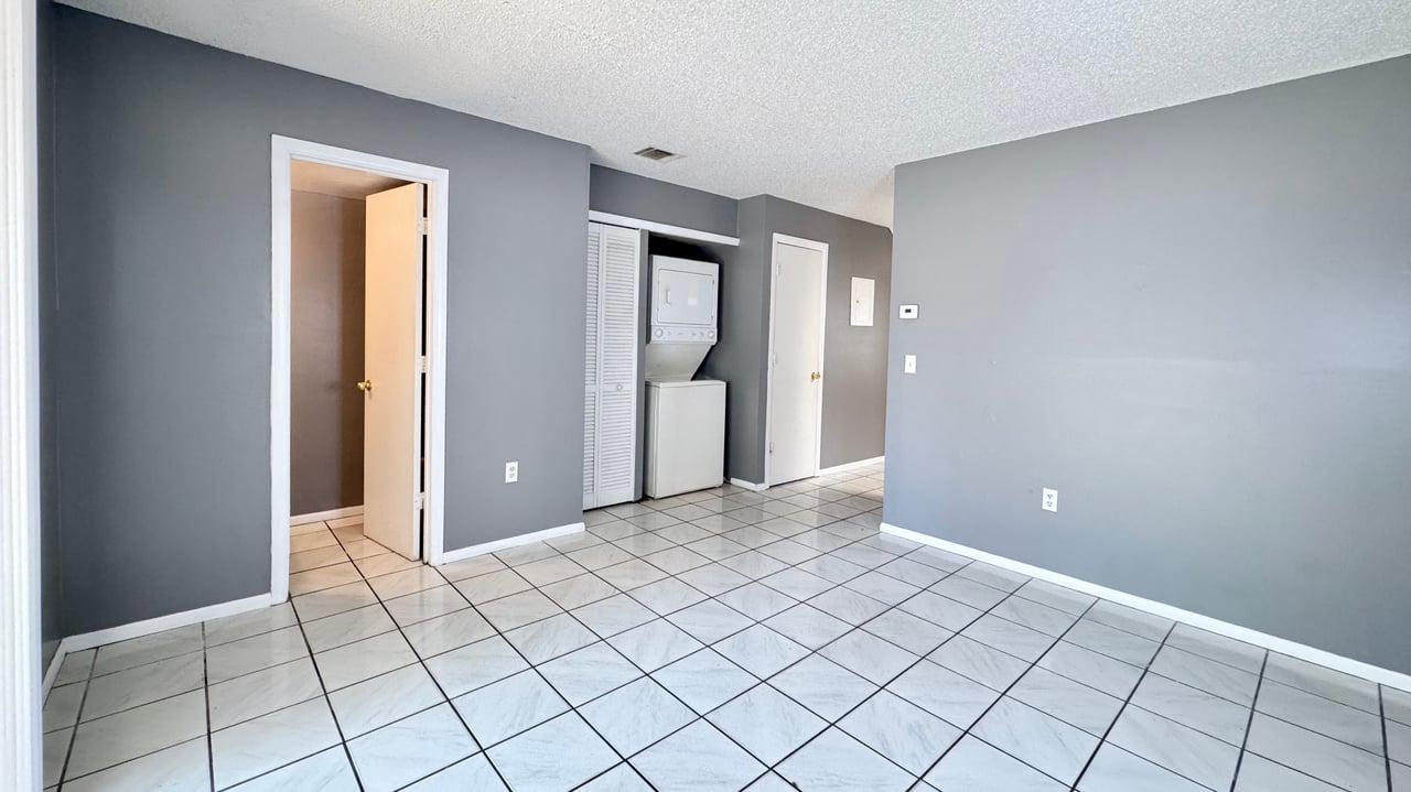 Lake Baldwin Area Townhouse with Private Garden Patio