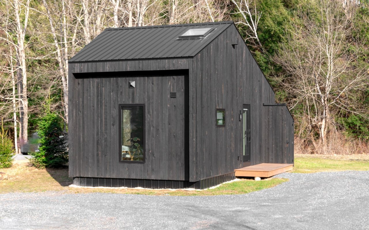 What Is a Tiny House? We Explain This Huge Real Estate Trend for A Minimalist Living