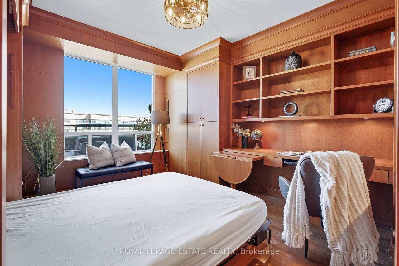 PENTHOUSE MADE FOR WATERFRONT LIVING