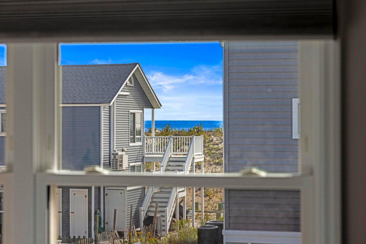 229 Merivale Ave. (1st and 2nd floor), Beach Haven