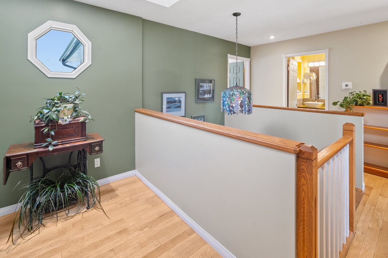 330 Canyon Close