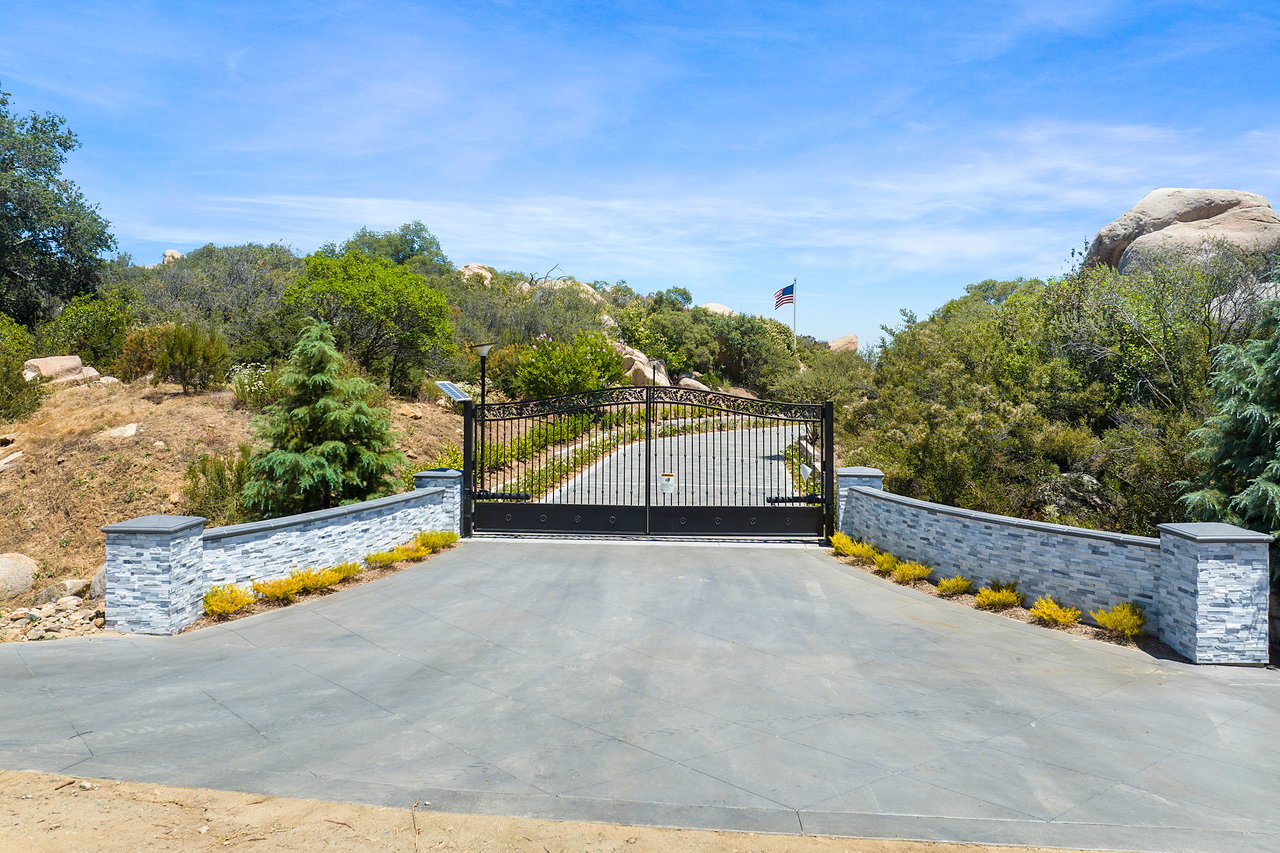 41612 Avenida de Encanto