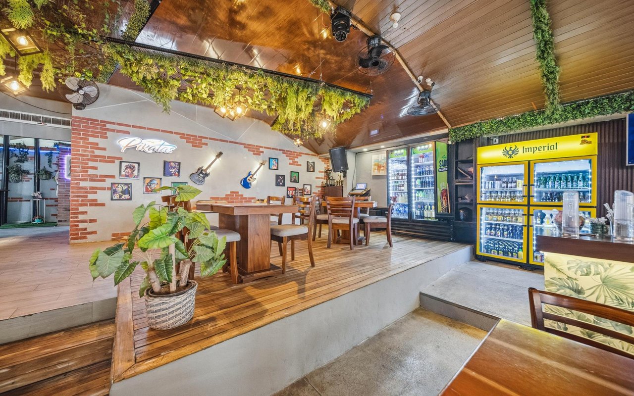 Pikatas Restaurant and Bar, A Local Favorite Near Tamarindo Beach