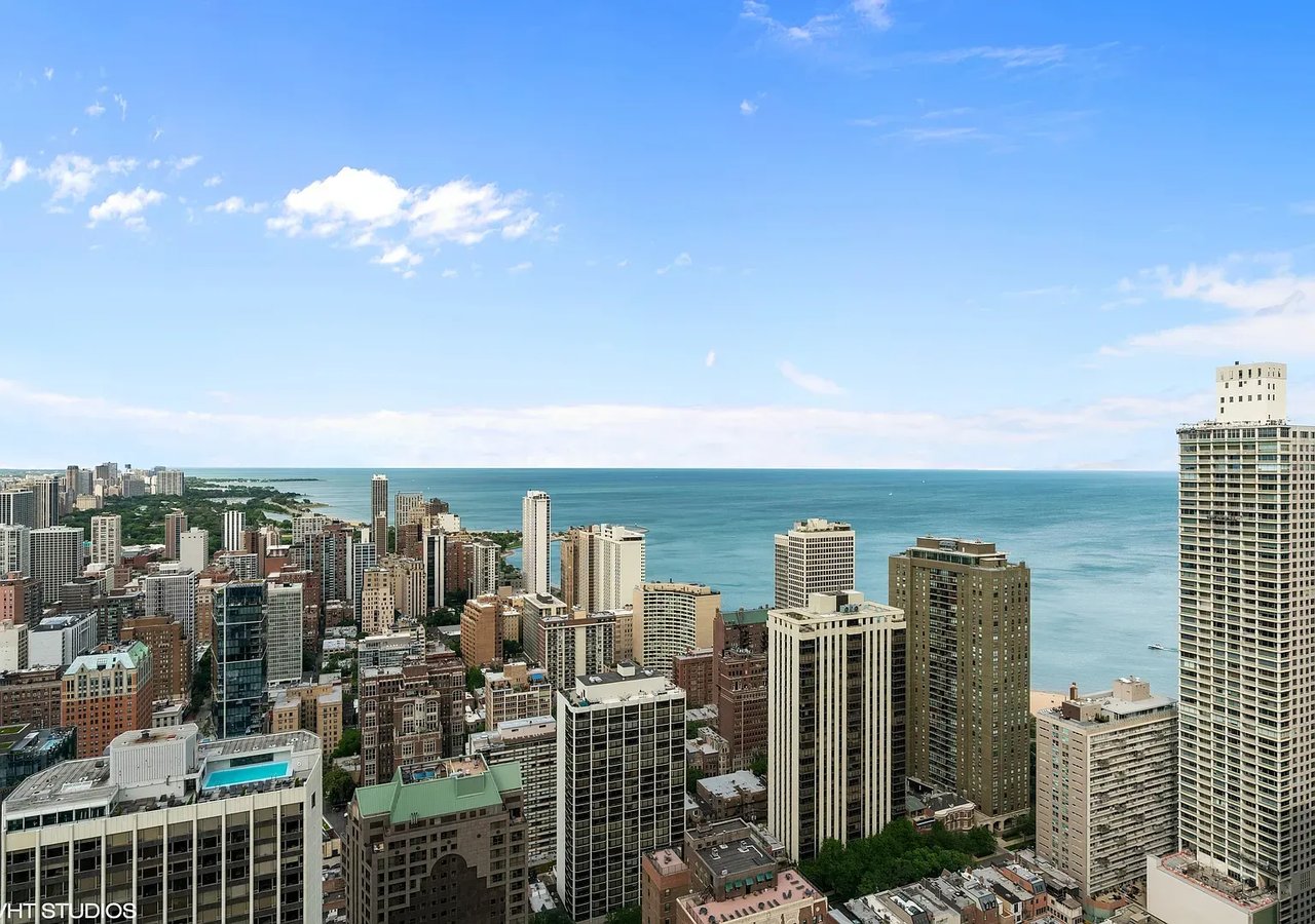 11 E Walton St APT 4202