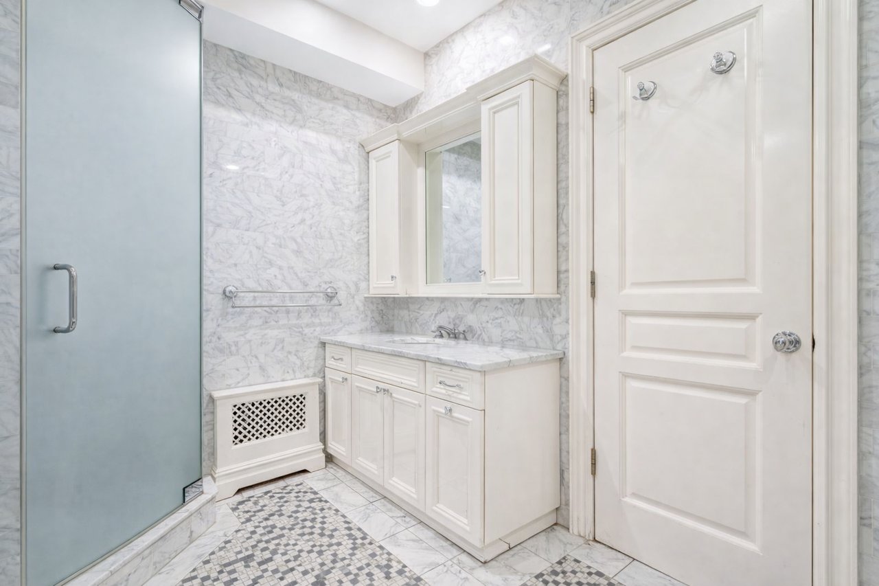 850 E 23rd Street private house