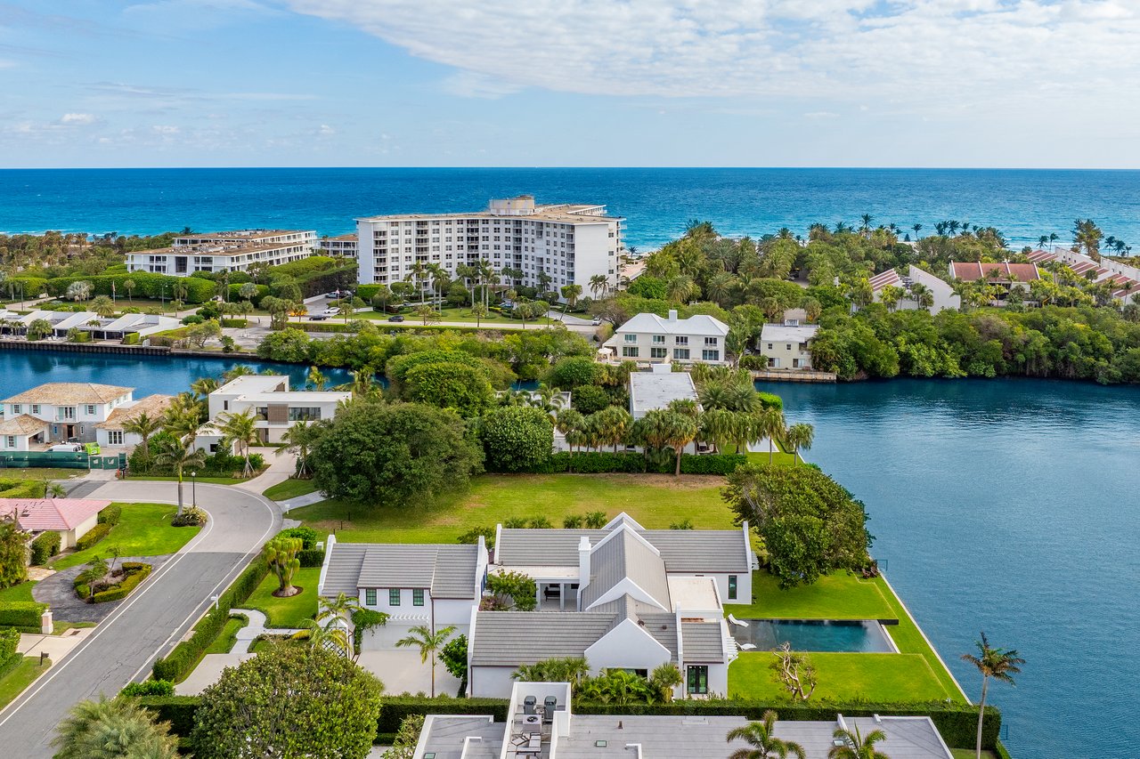 Dutch Colonial Direct Waterfront